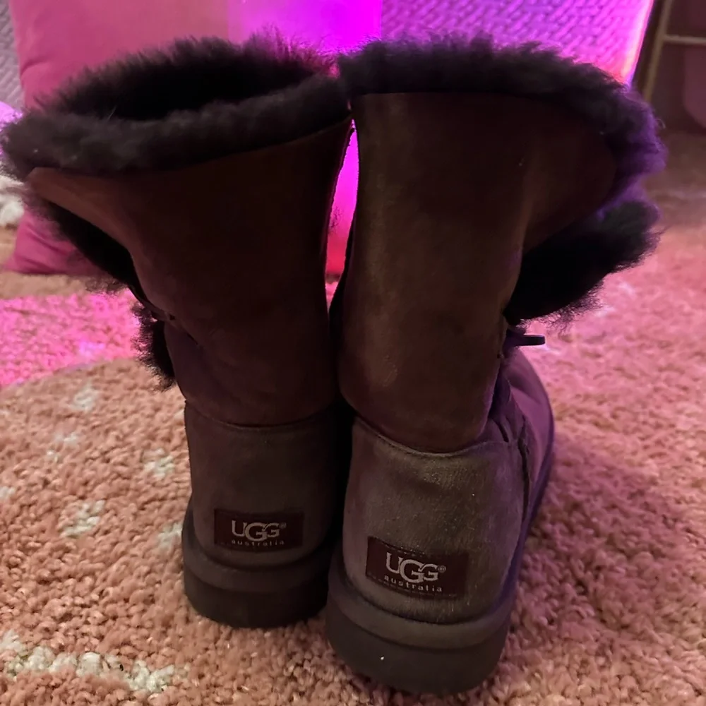 Ugg - Picture 4 of 4